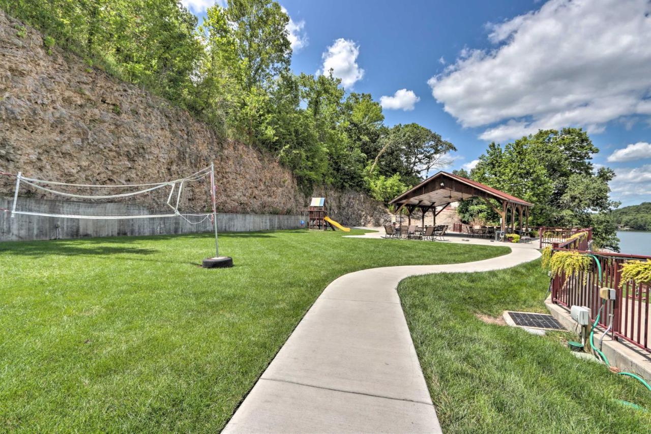 The Lake Escape With Balcony And Pool Access! Кемндентон Екстер'єр фото